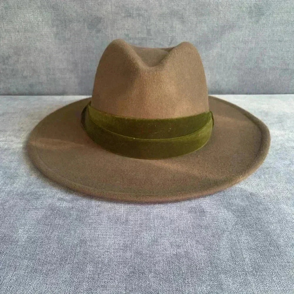 Woman’s Time & True Olive Green Velvet Band Panama Fall Fedora Hat New One Size - Picture 2 of 5